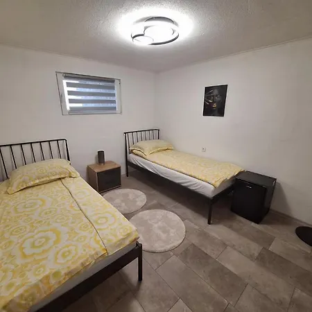 アパート Fly & *