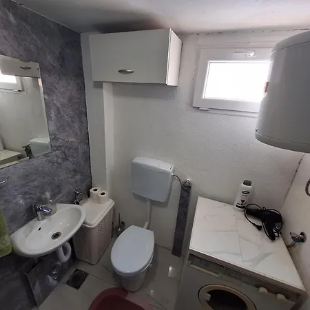 アパート Fly & *